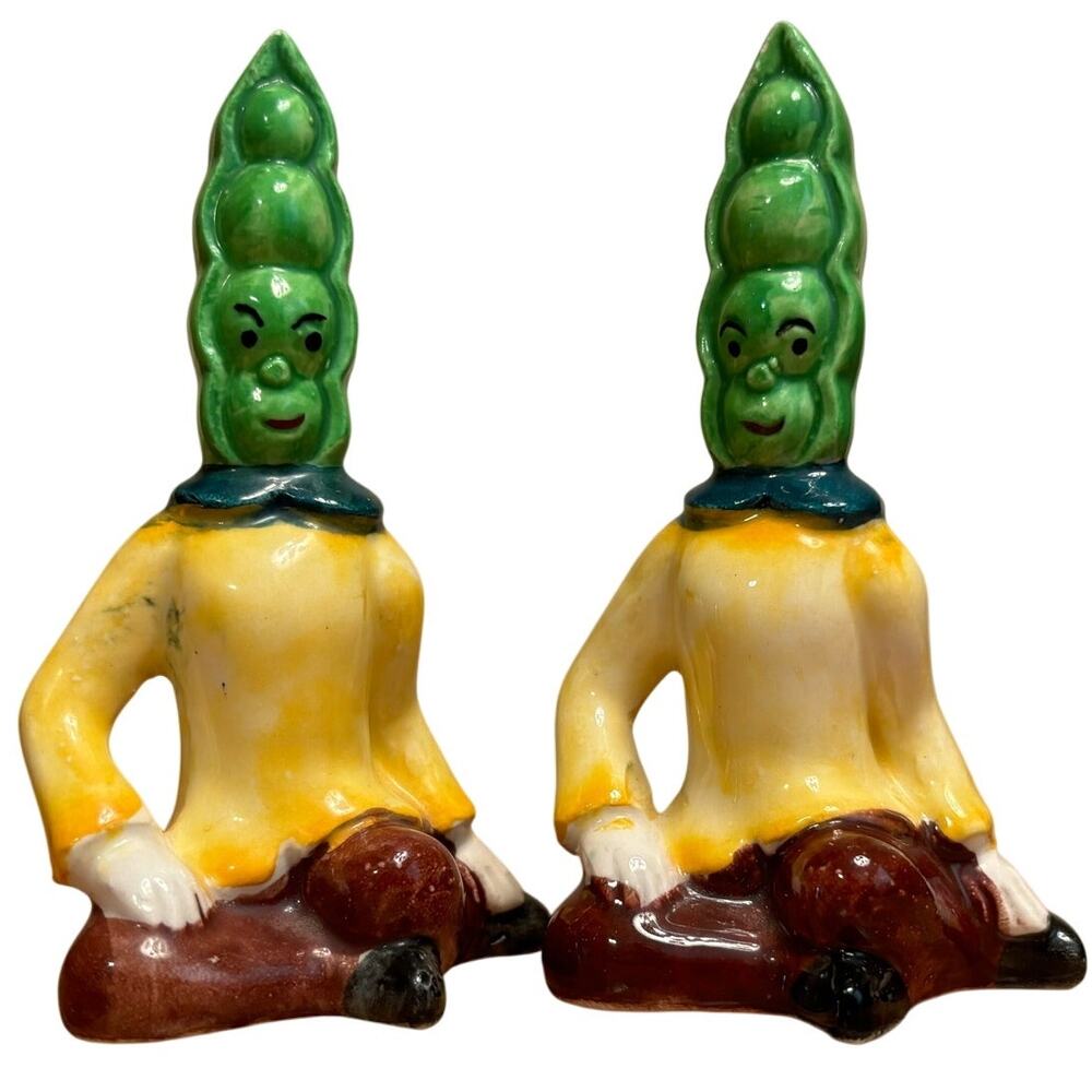 RARE Vintage Anthromorphic Pea Pod People Salt & Pepper Shakers Japen Ceramic
